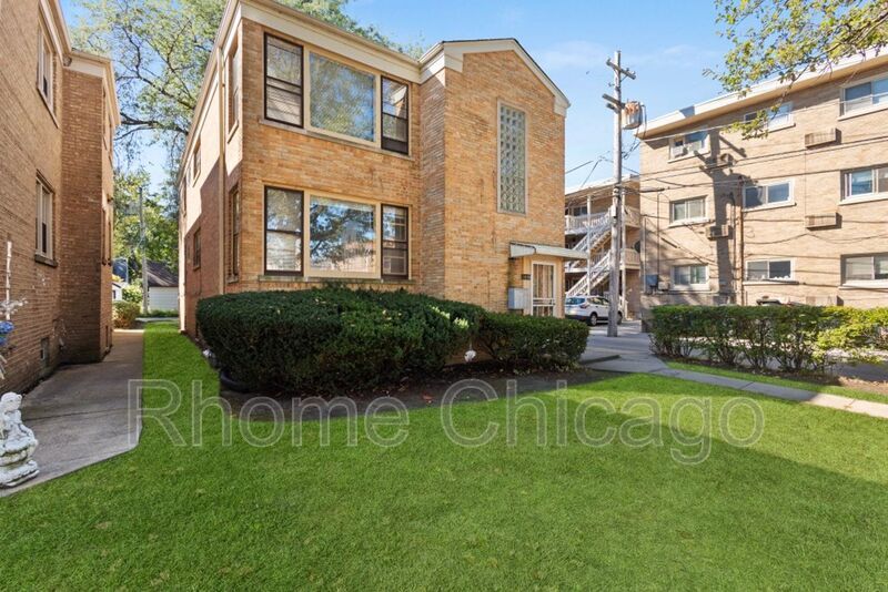 3 Beds 1.5 Baths in Prime Evanston Location property image