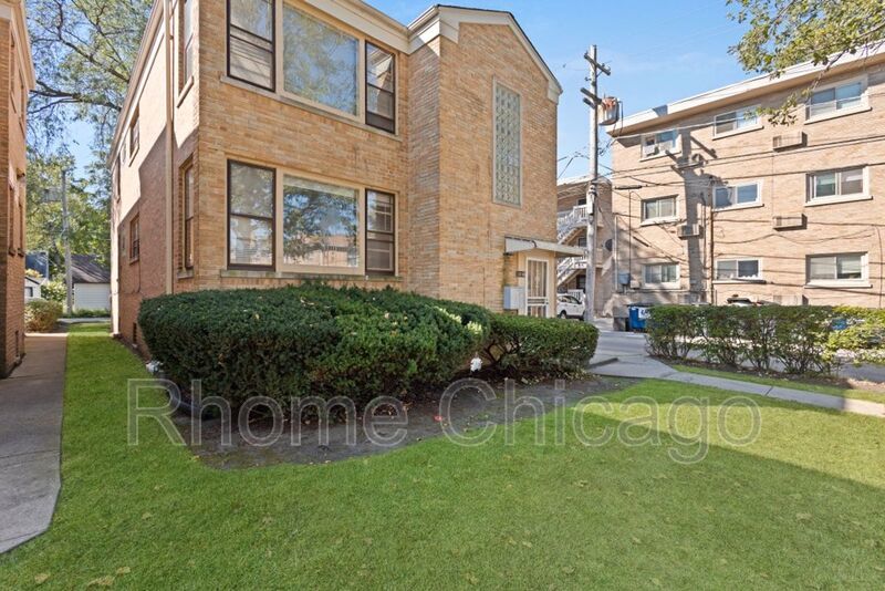 3 Beds 1.5 Baths in Prime Evanston Location property image