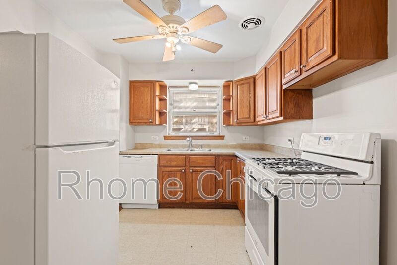 3 Beds 1.5 Baths in Prime Evanston Location property image
