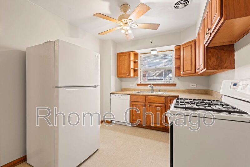 3 Beds 1.5 Baths in Prime Evanston Location property image