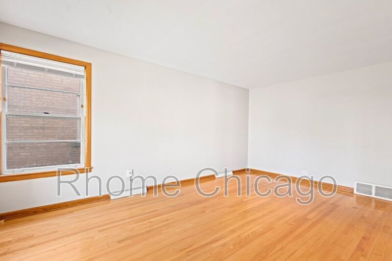 3 Beds 1.5 Baths in Prime Evanston Location property image