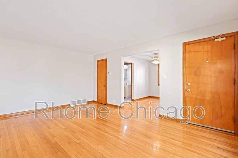 3 Beds 1.5 Baths in Prime Evanston Location property image