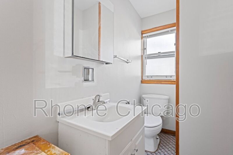 3 Beds 1.5 Baths in Prime Evanston Location property image