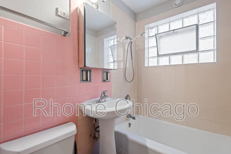 3 Beds 1.5 Baths in Prime Evanston Location property image