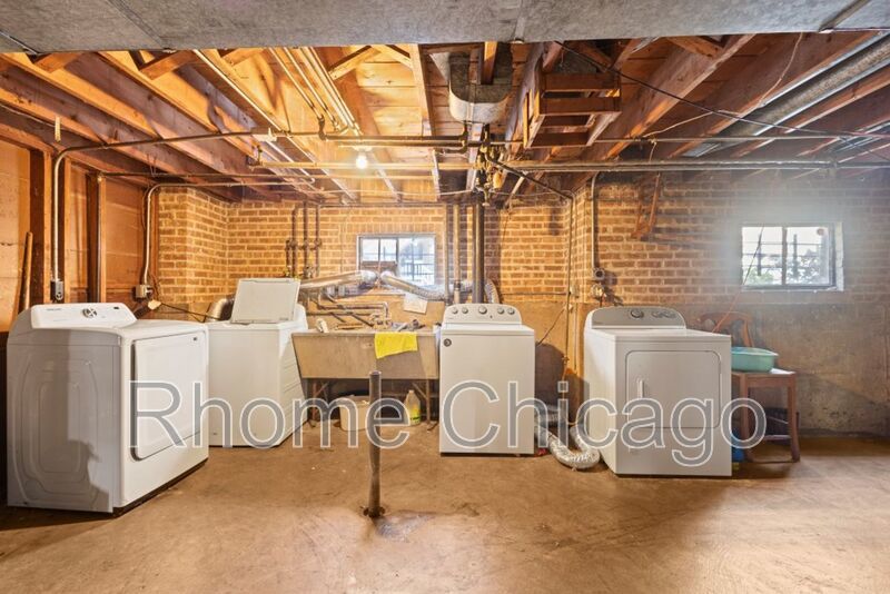 3 Beds 1.5 Baths in Prime Evanston Location property image