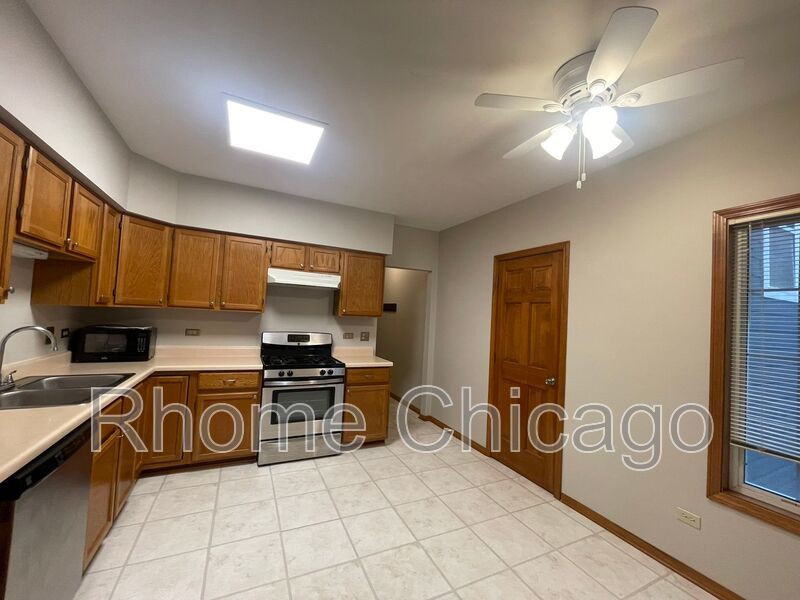 Stunning 2Bd/2BA Located in Palatine property image