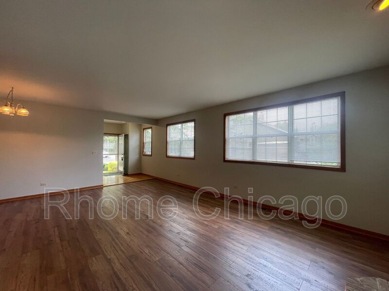 Stunning 2Bd/2BA Located in Palatine property image
