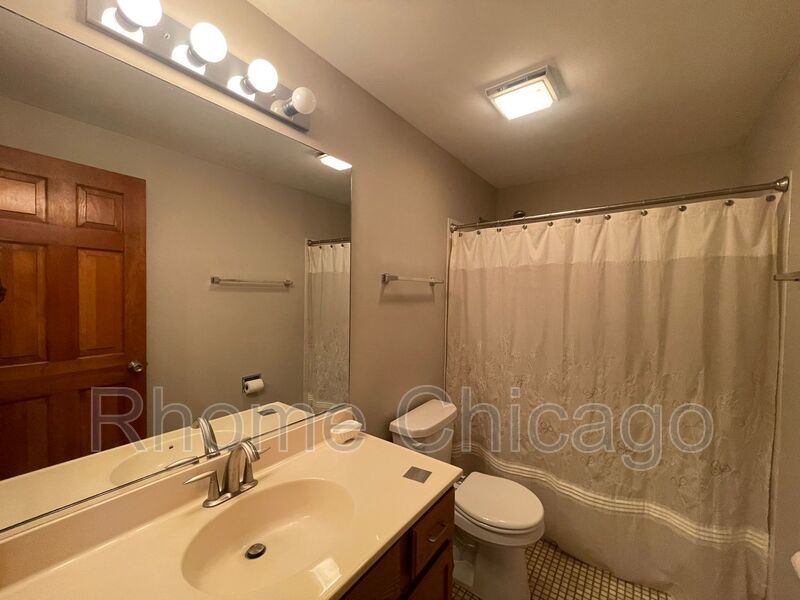 Stunning 2Bd/2BA Located in Palatine property image